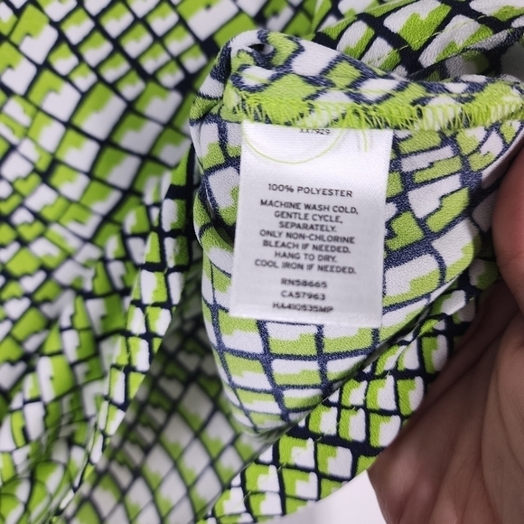 HALOGEN GEOMETRIC PRINT CAP SLEEVE BLOUSE - Picture 5 of 6